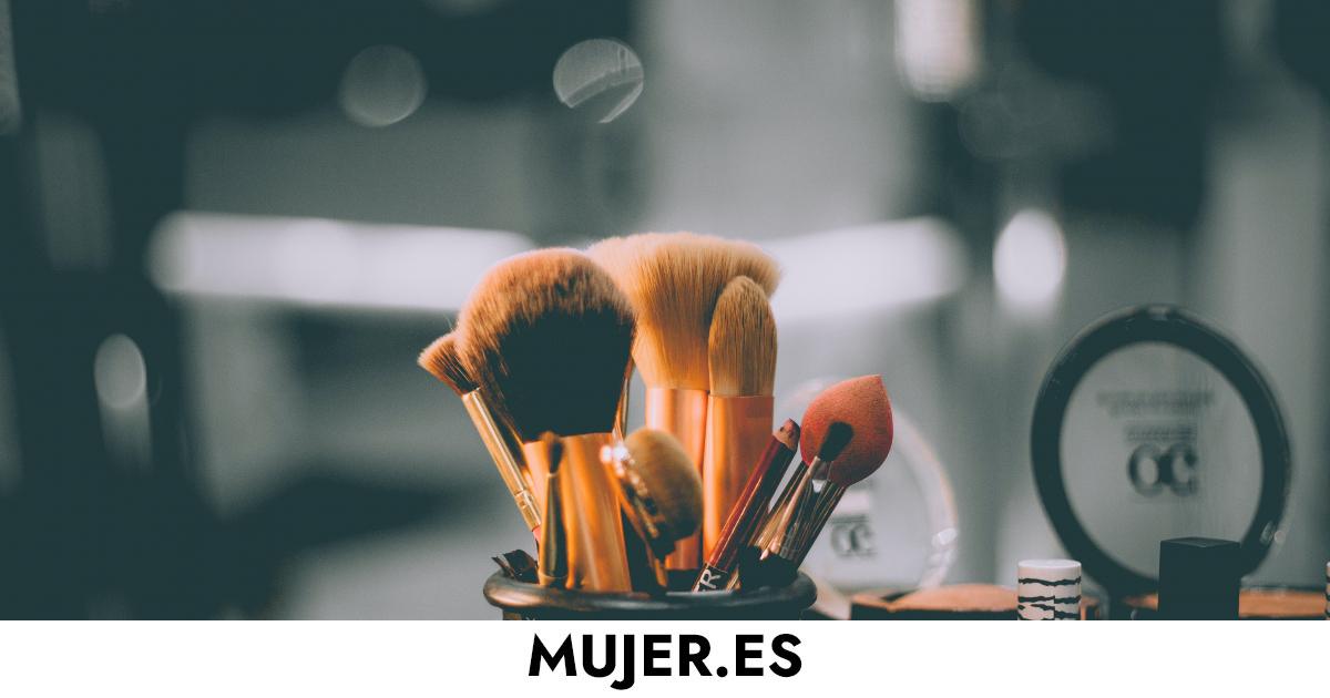 How to clean your makeup brushes?  This is the step by step